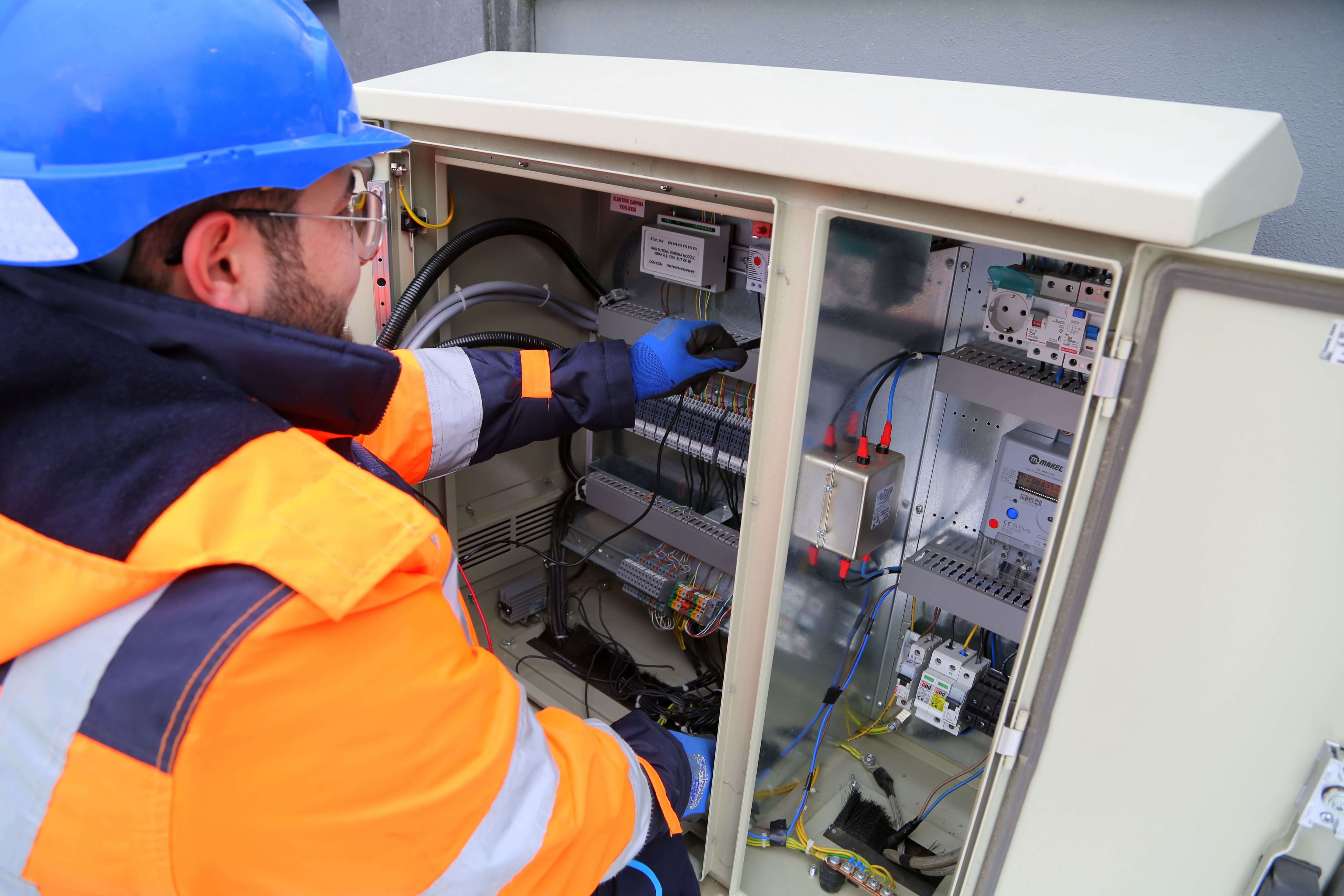 Comexa technician working on an electrical control panel